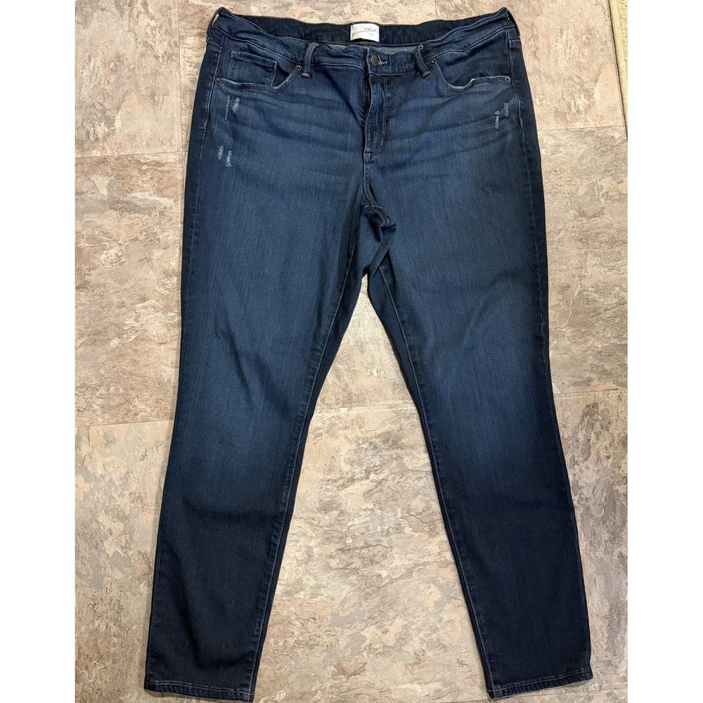 Universal Thread Mid Rise Skinny Distressed Jeans Women's Size 16/33R Plus Size